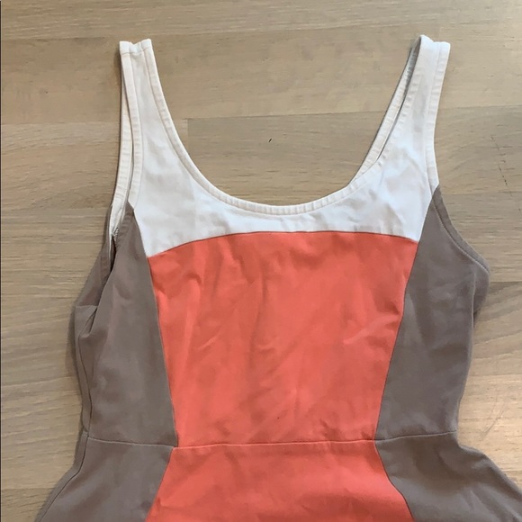 Express dress - Picture 2 of 4